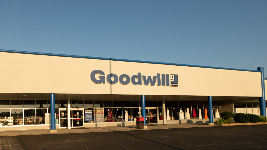 Goodwill Lakemore retail storefront