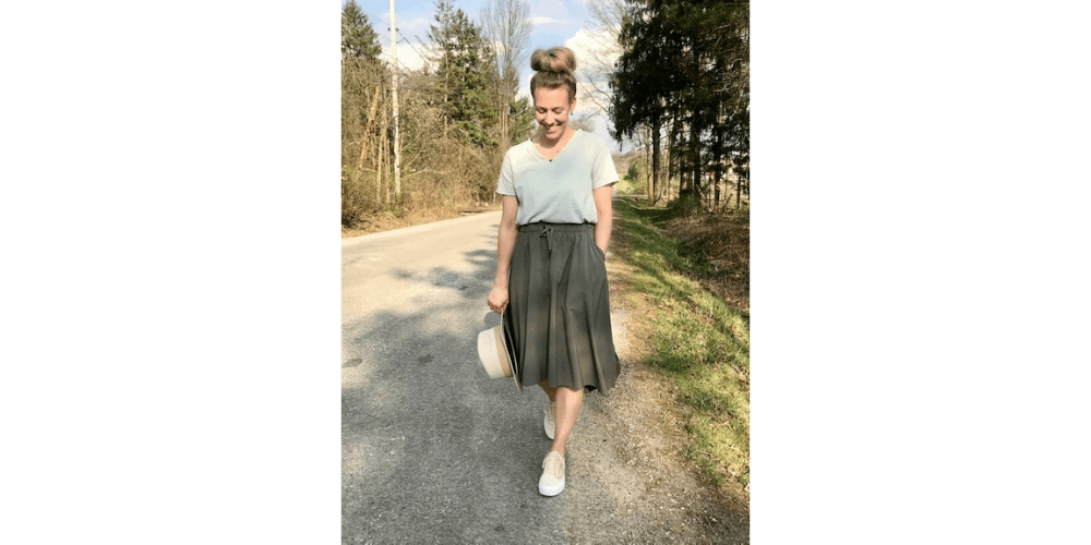 Midi skirt and hot sale sneakers outfit