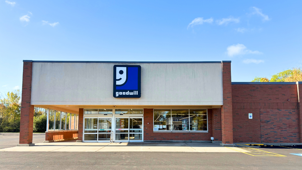 Goodwill Streetsboro retail storefront